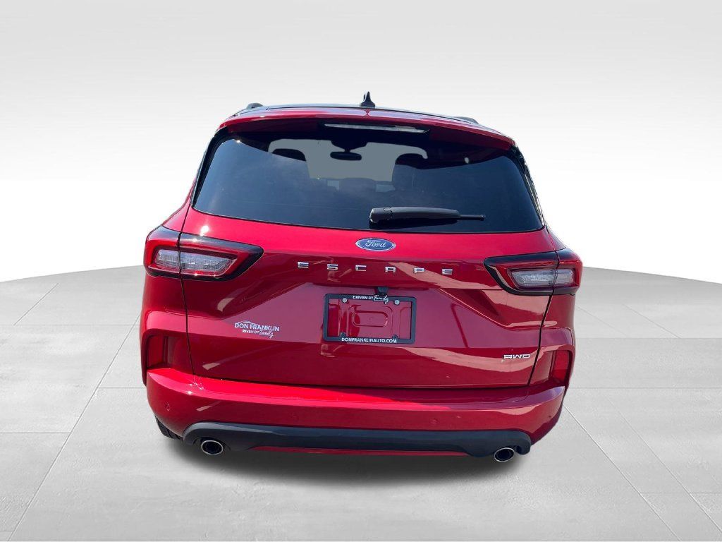 Used 2023 Ford Escape ST-Line w/ Tech Pack #1 AWD/4WD image 4