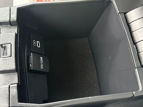 Used 2025 Toyota Corolla LE w/ Convenience Package image 27