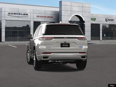 Used 2025 Jeep Grand Cherokee Overland w/ Luxury Tech Group IV AWD/4WD image 13
