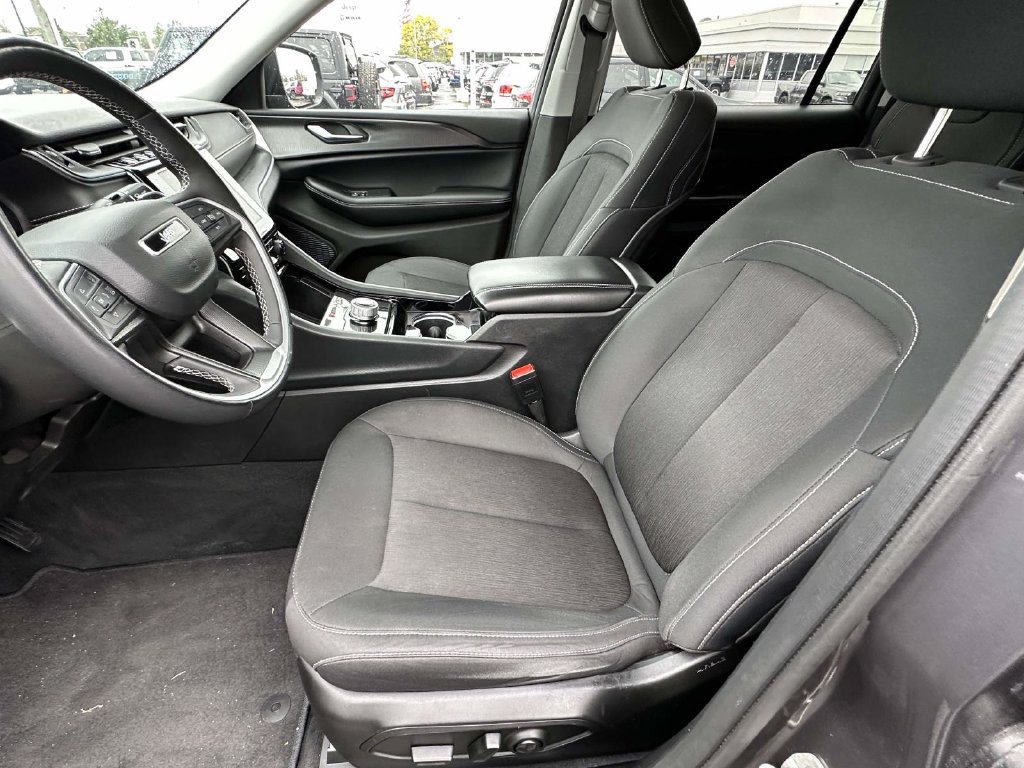 Used 2023 Jeep Grand Cherokee L Laredo w/ Luxury Tech Group I AWD/4WD image 18