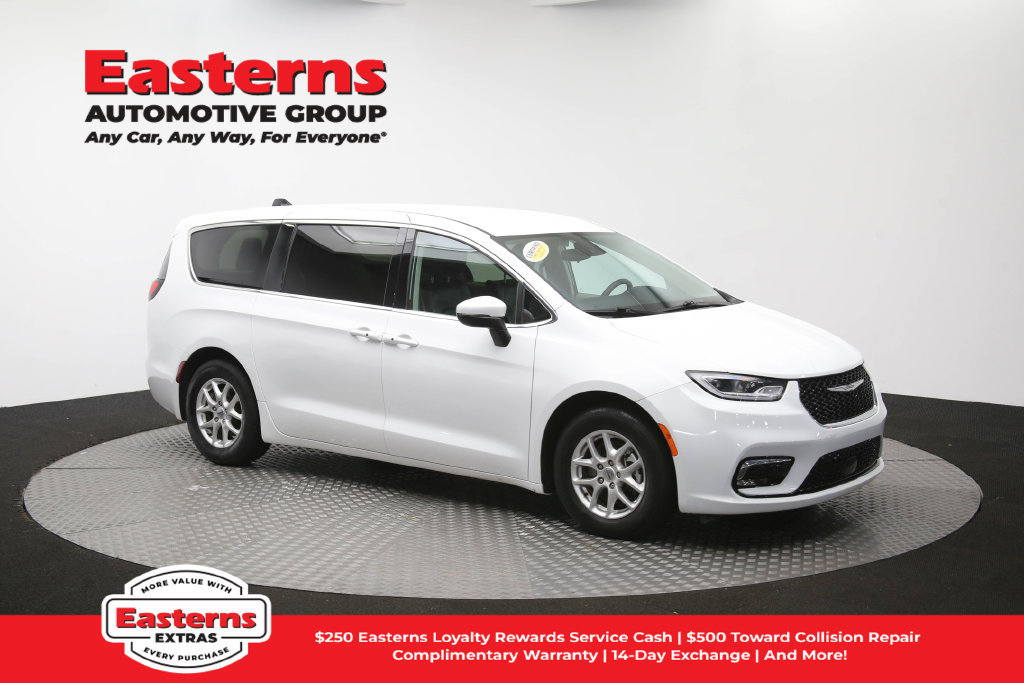 Used 2023 Chrysler Pacifica Touring-L FWD image 52