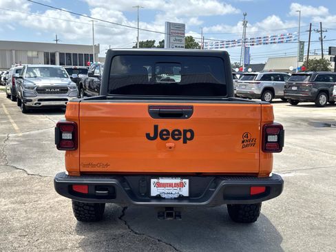 Used 2025 Jeep Gladiator Sport AWD/4WD image 6