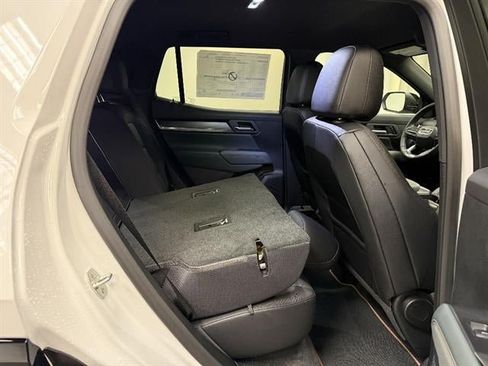 New 2026 GMC Terrain AT4 w/ LPO, Black Badging Package AWD/4WD image 18
