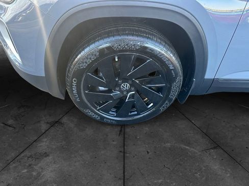 Used 2025 Volkswagen Atlas SE w/ Black Wheel Package image 9