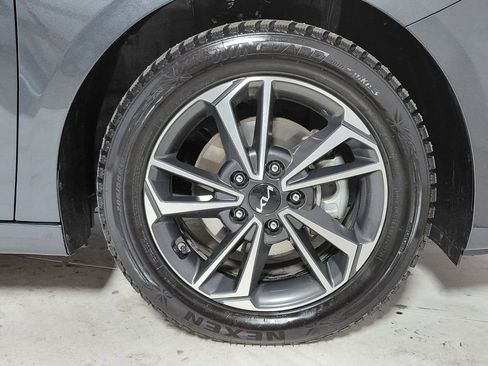 Used 2024 Kia Forte LXS w/ LXS Technology Package image 9