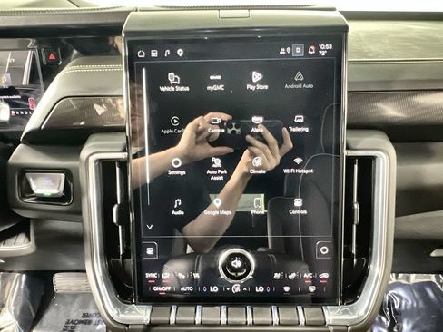 Used 2025 GMC Yukon Elevation w/ Elevation Premium Package AWD/4WD image 13