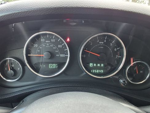 Used 2013 Jeep Wrangler Unlimited Sahara w/ Dual Top Group AWD/4WD image 28