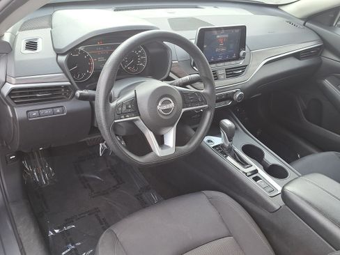 Used 2025 Nissan Altima 2.5 SV AWD/4WD image 16