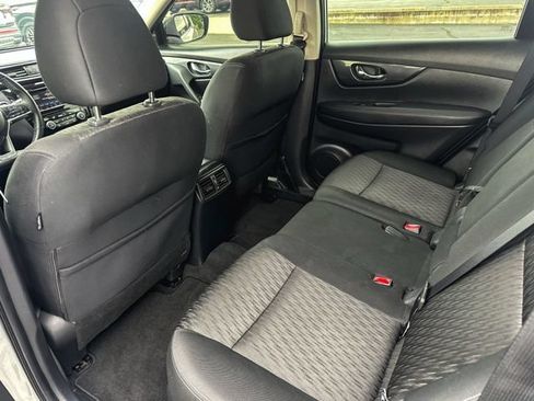 Used 2020 Nissan Rogue SV FWD image 21