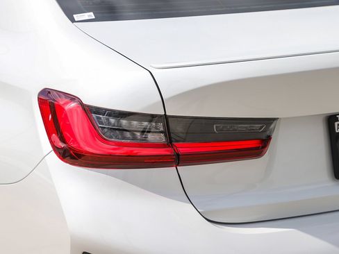 Used 2025 BMW 330i Sedan RWD image 9