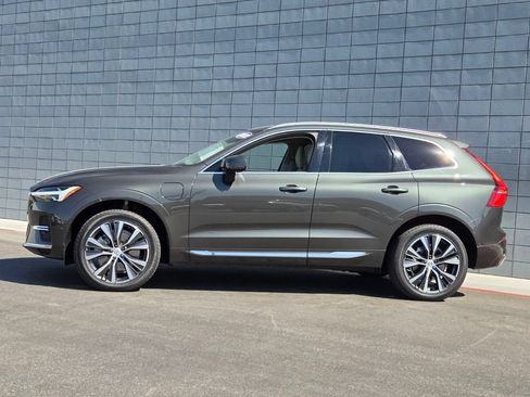 Used 2022 Volvo XC60 T8 Inscription Expression w/ Advanced Package AWD/4WD image 2