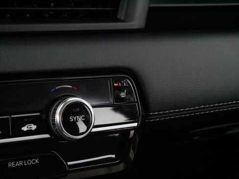 Certified 2025 Honda Pilot Touring image 30