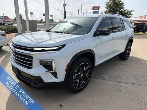 Used 2026 Chevrolet Traverse High Country FWD image 2