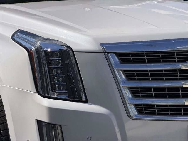 Used 2020 Cadillac Escalade Luxury w/ LPO, Radiant Package AWD/4WD image 12