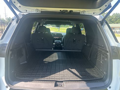 Used 2026 Chevrolet Traverse RS FWD image 13