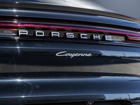 Certified 2026 Porsche Cayenne Coupe AWD/4WD image 15