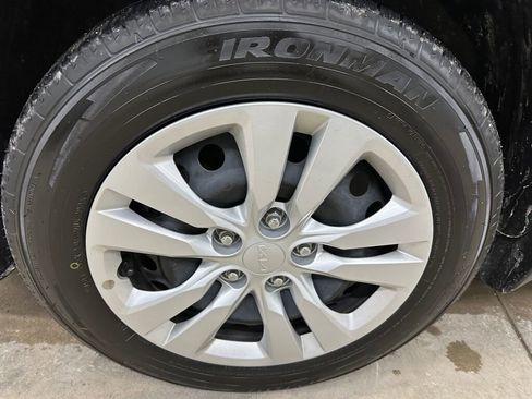 Used 2023 Kia Soul LX FWD image 30