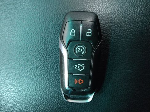 Used 2017 Ford Explorer XLT w/ Equipment Group 202A image 32