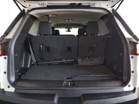 Used 2021 Chevrolet Traverse LS FWD image 17