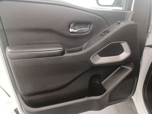 Used 2025 Nissan Frontier SV RWD image 14