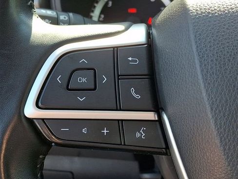 Used 2023 Toyota Highlander LE AWD/4WD image 22