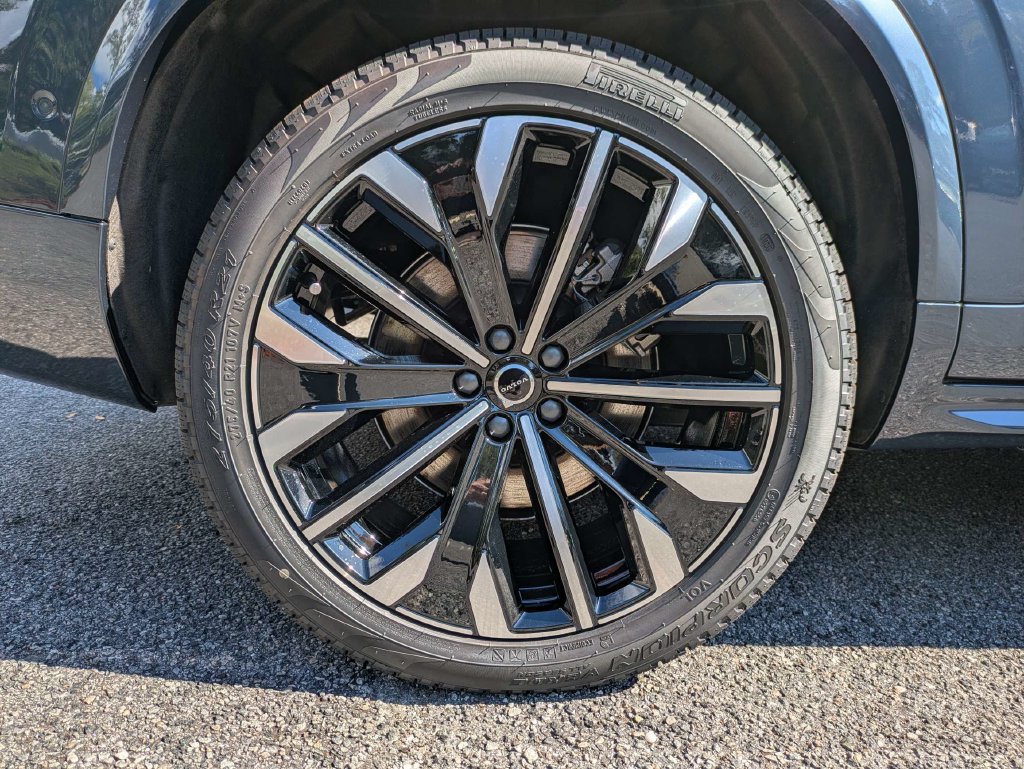 New 2027 Volvo XC90 T8 Plus AWD/4WD image 11