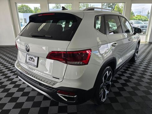 Used 2023 Volkswagen Taos SEL AWD/4WD image 3
