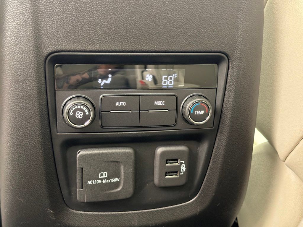 Used 2024 Buick Enclave Essence w/ Experience Buick Package AWD/4WD image 17