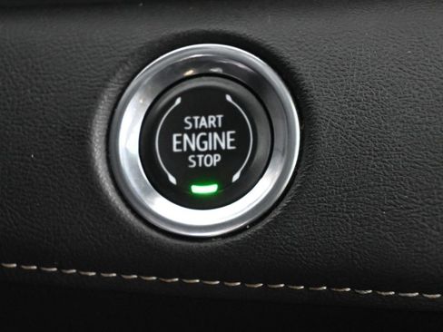 Used 2023 Cadillac Escalade Premium Luxury image 33