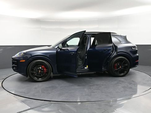 New 2026 Porsche Cayenne GTS image 39