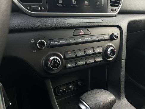 Used 2021 Kia Sportage LX image 15