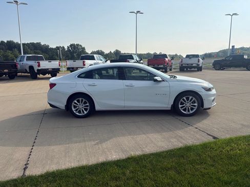 Used 2017 Chevrolet Malibu LT w/ Driver Confidence Package FWD image 7