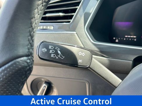 Certified 2023 Volkswagen Tiguan SE R-Line FWD image 28