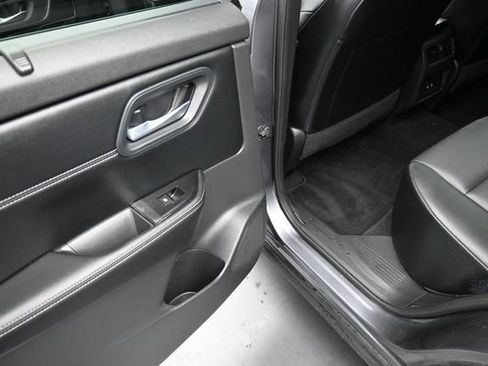 Used 2024 Nissan Rogue SV w/ SV Premium Package FWD image 16
