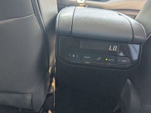 Used 2023 Toyota Highlander XLE AWD/4WD image 23