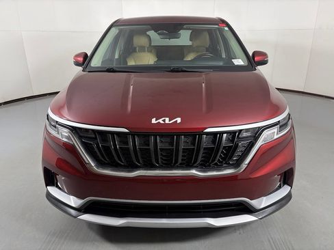 Used 2024 Kia Carnival LX FWD image 3