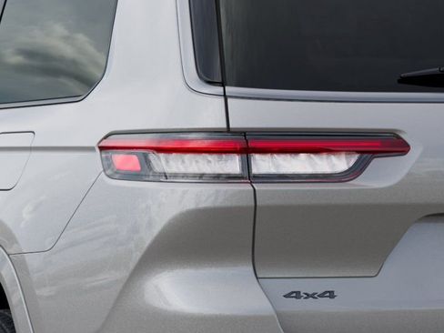 New 2026 Jeep Grand Cherokee L Summit w/ Obsidian Package image 10