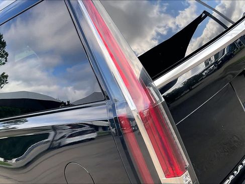 Used 2018 Cadillac Escalade ESV Platinum AWD/4WD image 28