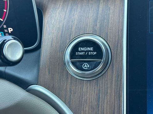 Certified 2025 Mercedes-Benz GLC 300 image 28