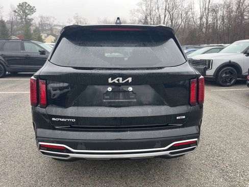 Certified 2023 Kia Sorento EX image 4