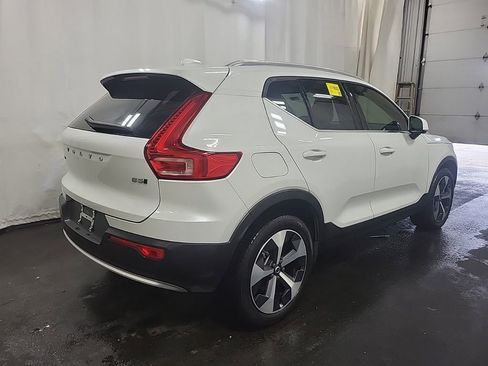 Used 2024 Volvo XC40 B5 Plus image 2