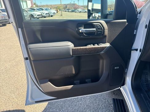 Used 2022 GMC Sierra 2500 Denali w/ Denali Ultimate Package image 9