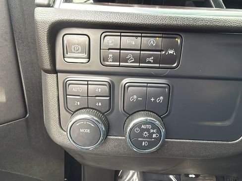 Used 2025 Chevrolet Suburban Z71 image 23