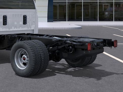 New 2025 GMC Sierra 3500 Pro w/ Convenience Package image 15