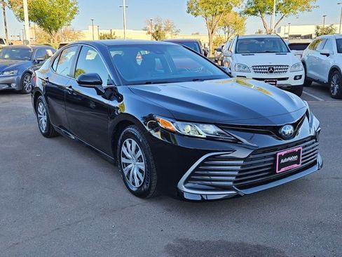 Used 2022 Toyota Camry LE image 3