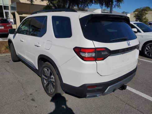 Used 2023 Honda Pilot Touring image 5