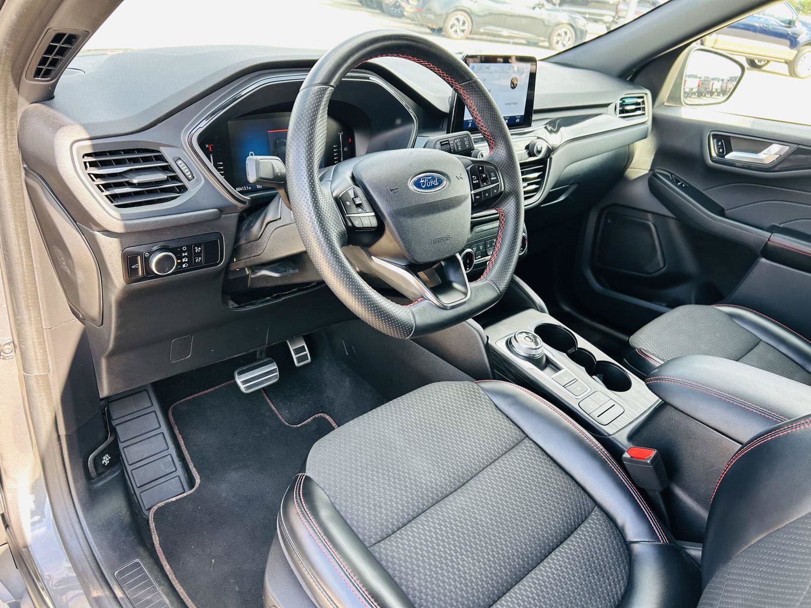 Used 2023 Ford Escape ST-Line FWD image 12