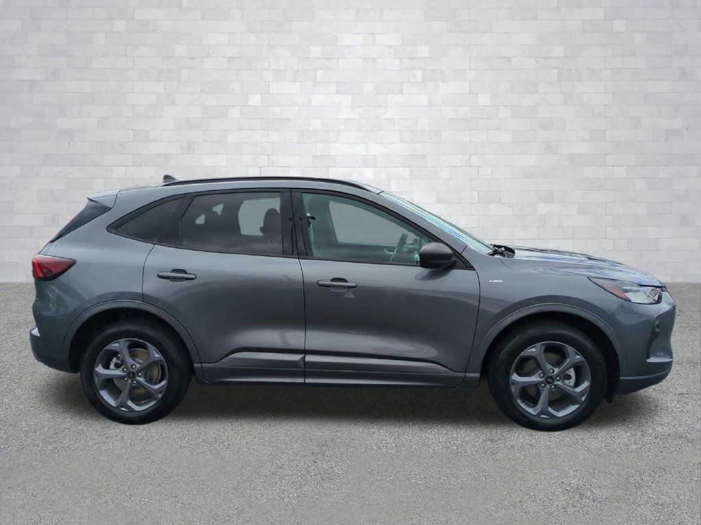 Used 2024 Ford Escape ST-Line AWD/4WD image 3