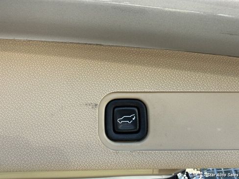 Used 2011 GMC Yukon Denali AWD/4WD image 25