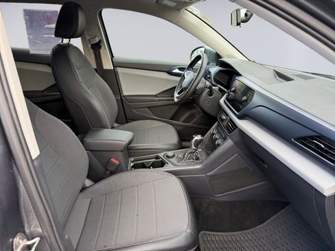 Used 2022 Volkswagen Taos SE w/ Panoramic Sunroof Package image 17